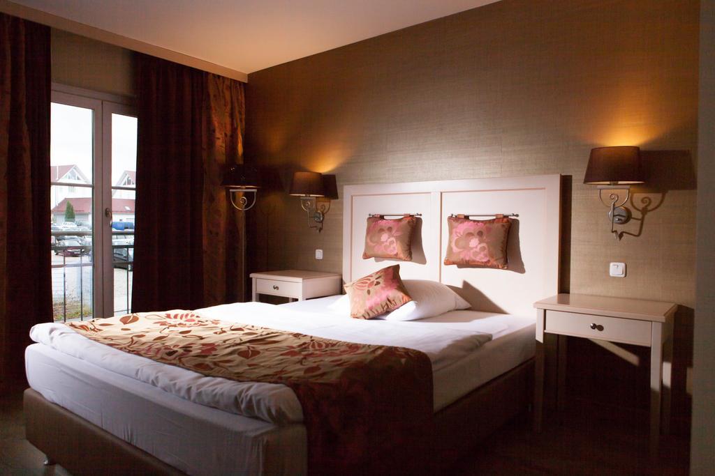 Ampervilla Hotel Фаренцхаузен Экстерьер фото