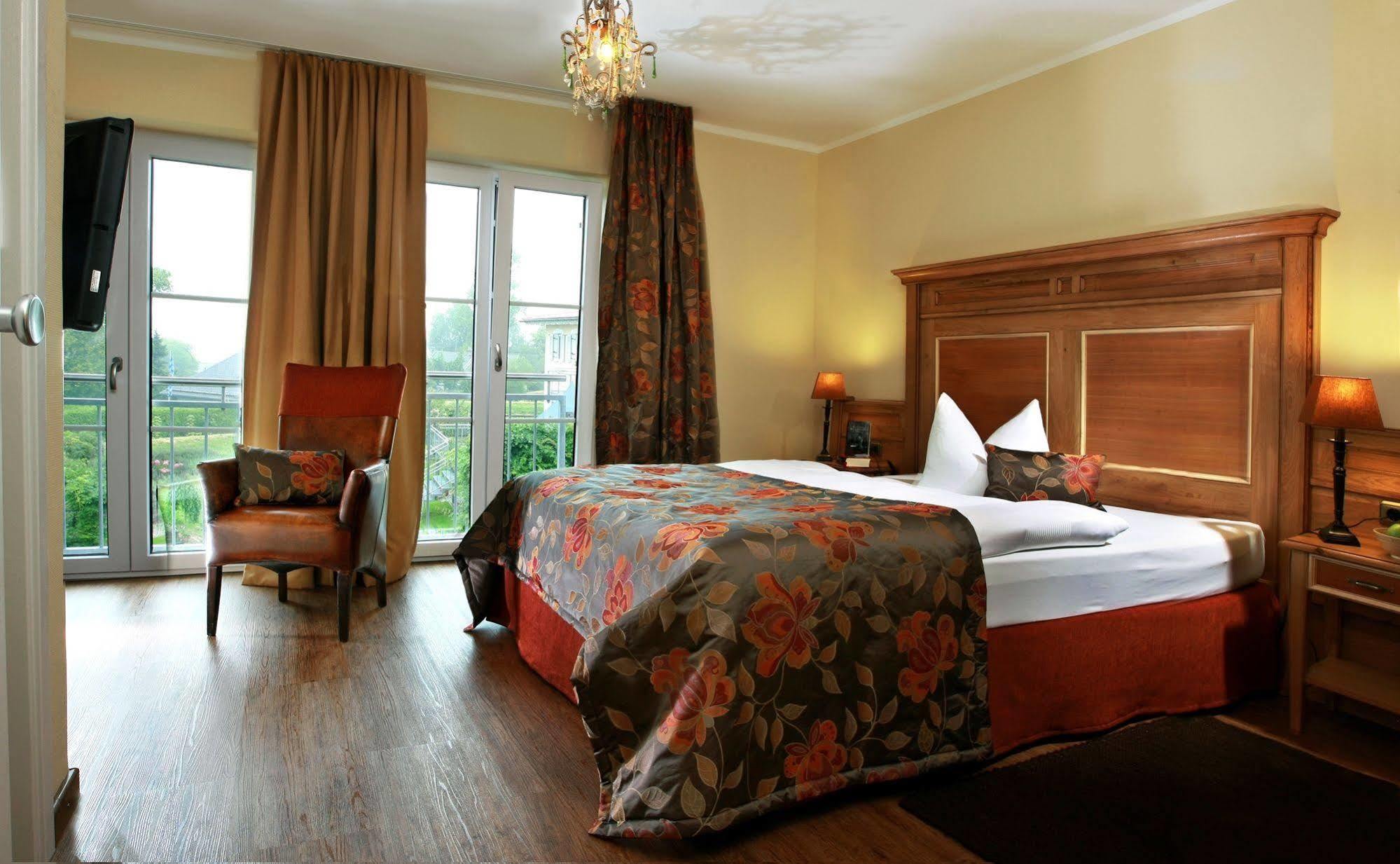 Ampervilla Hotel Фаренцхаузен Экстерьер фото