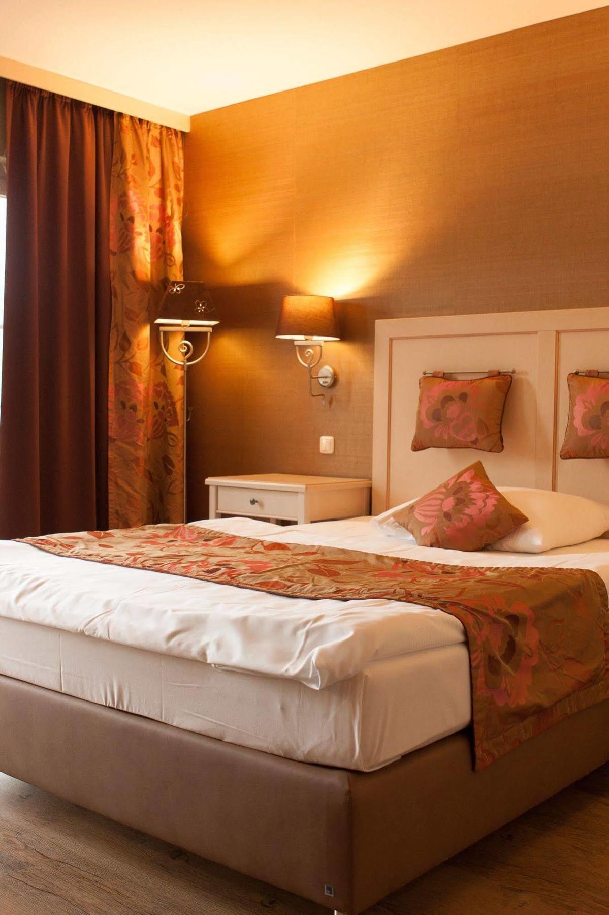 Ampervilla Hotel Фаренцхаузен Экстерьер фото