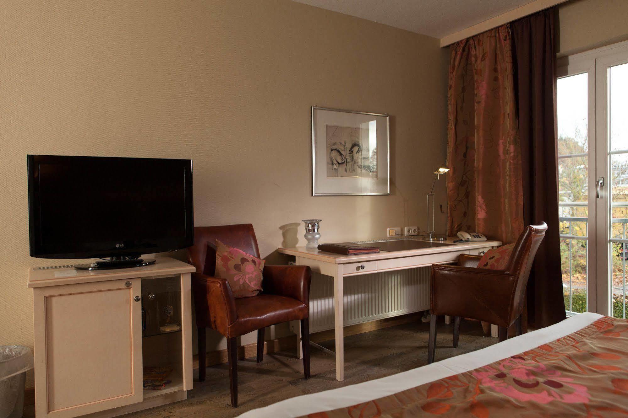 Ampervilla Hotel Фаренцхаузен Экстерьер фото
