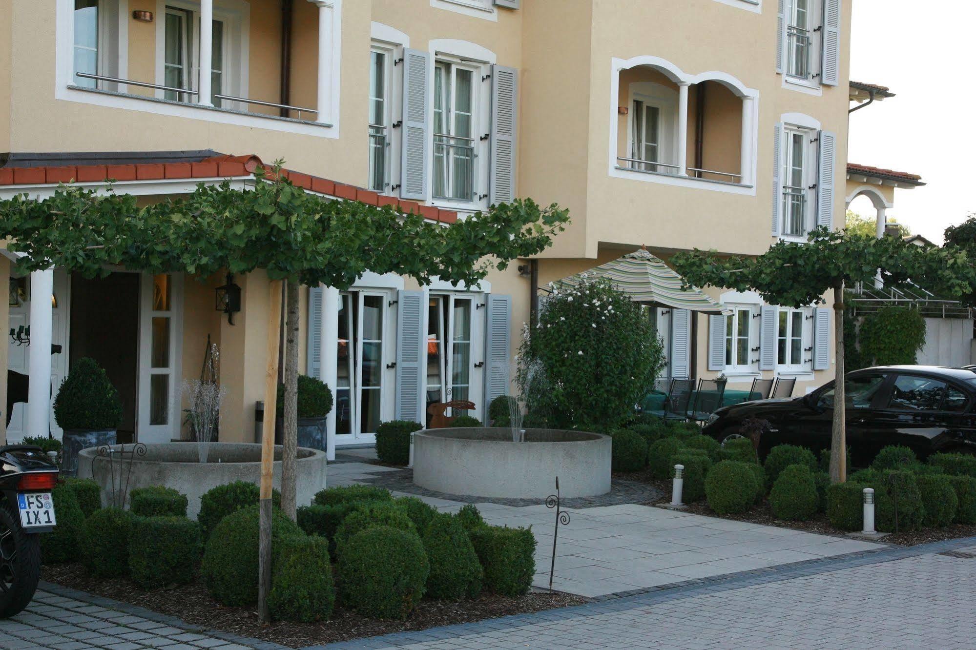 Ampervilla Hotel Фаренцхаузен Экстерьер фото