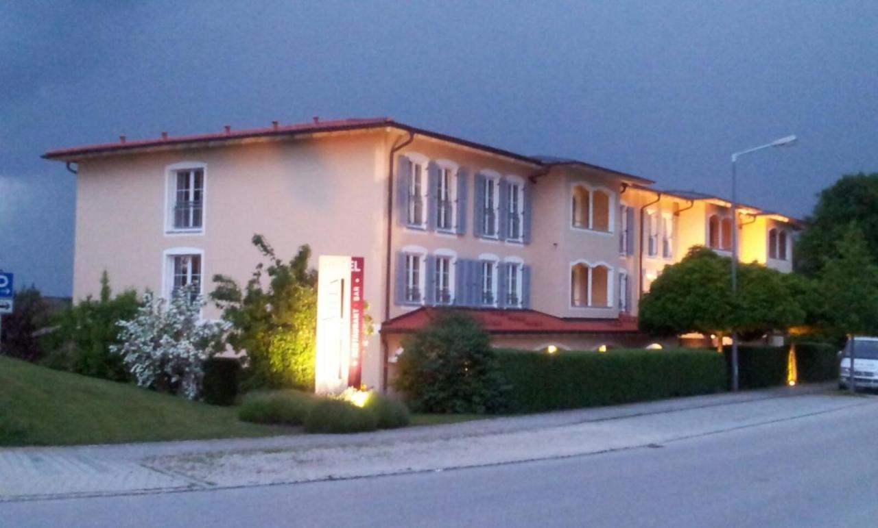 Ampervilla Hotel Фаренцхаузен Экстерьер фото